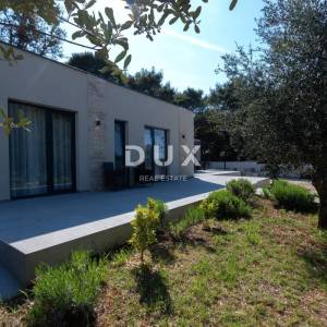 Istra, Rovinj, kuća s 4SS+DB, 160 m², okućnica, 400m od mora