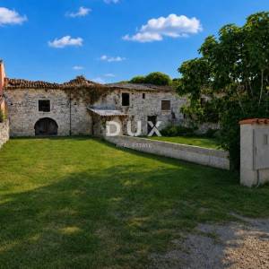 Istra, Šišan, Ušići dvori, ruševina, 80m2, građevinski teren