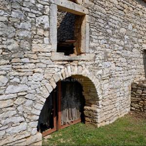Istra, Šišan, Ušići dvori, ruševina, 80m2, građevinski teren