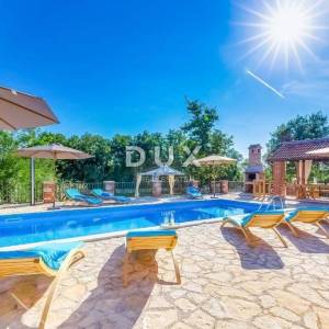 Istra, Višnjan, Impozantna kamena vila u mirnom okruženju