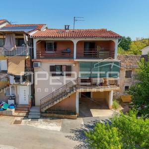 ISTRA, VIŽINADA ( OKOLICA) - Useljiva kuća za adaptaciju