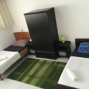 IZNAJMLJUJEM SOBE RADNICIMA I STUDENTIMA – KARLOVAC, BANIJA