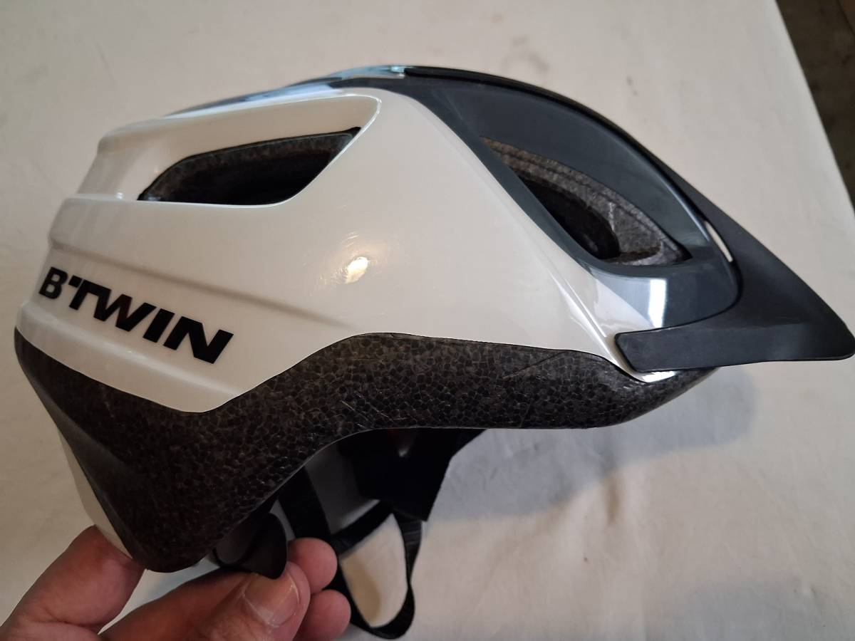 Kaciga za biciklu Btwin - 15€