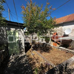 Kamene kuće na rivi i zemljište u Vrboski na otoku Hvaru