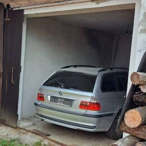 KARLOVAC, VODOSTAJ- DRVENA NOVOUREĐENA KUĆA, SJENIK, GARAŽA I ORANICA