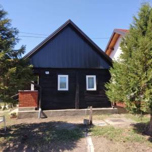 KARLOVAC, VODOSTAJ- DRVENA NOVOUREĐENA KUĆA, SJENIK, GARAŽA I ORANICA