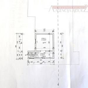 Kaštel Lukšić kuća 219 m2 + parcela 2993 m2 intimna lokacija - top 