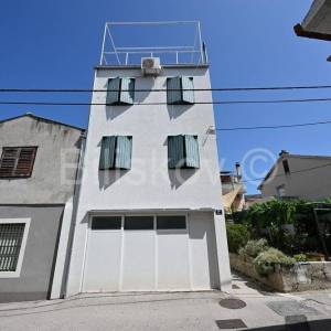 Kaštel Lukšić, obiteljska kuća sa garažom 97m2, prodaja