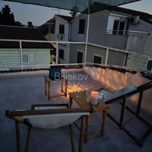Kaštel Lukšić, obiteljska kuća sa garažom 97m2, prodaja