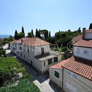 Kaštel Lukšić, obiteljska kuća sa garažom 97m2, prodaja