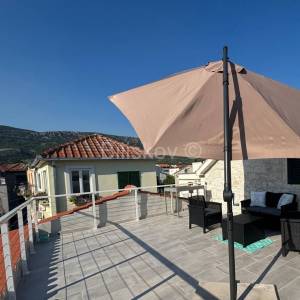 Kaštel Lukšić, renovirana kamena kuća 122m2, prodaja