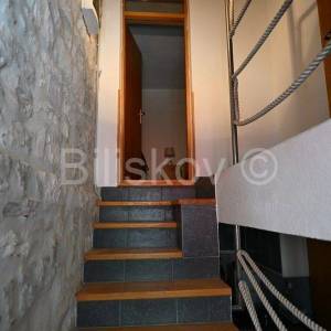 Kaštel Lukšić, renovirana kamena kuća 122m2, prodaja