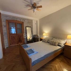 Kaštel Lukšić, renovirana kamena kuća 122m2, prodaja