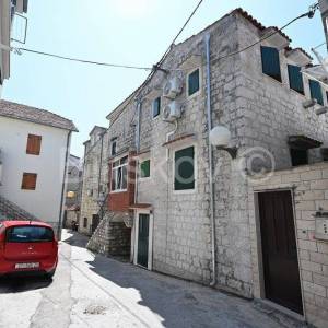 Kaštel Lukšić, renovirana kamena kuća 122m2, prodaja