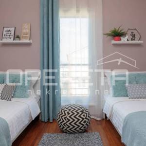 Kaštel Novi – Prostrana obiteljska vila s privatnim vrtom, teretanom, dječjim sa