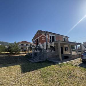 Kaštel Novi,Rudine/Kuća s pogledom na more