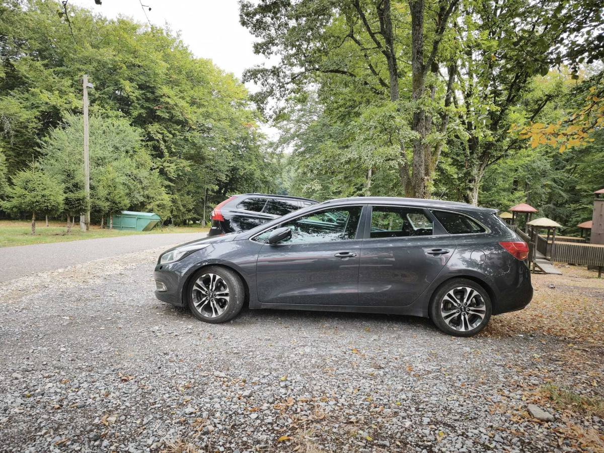 Kia Ceed (cee'd) Sportswagon 1,6 CRDi + 2 seta guma