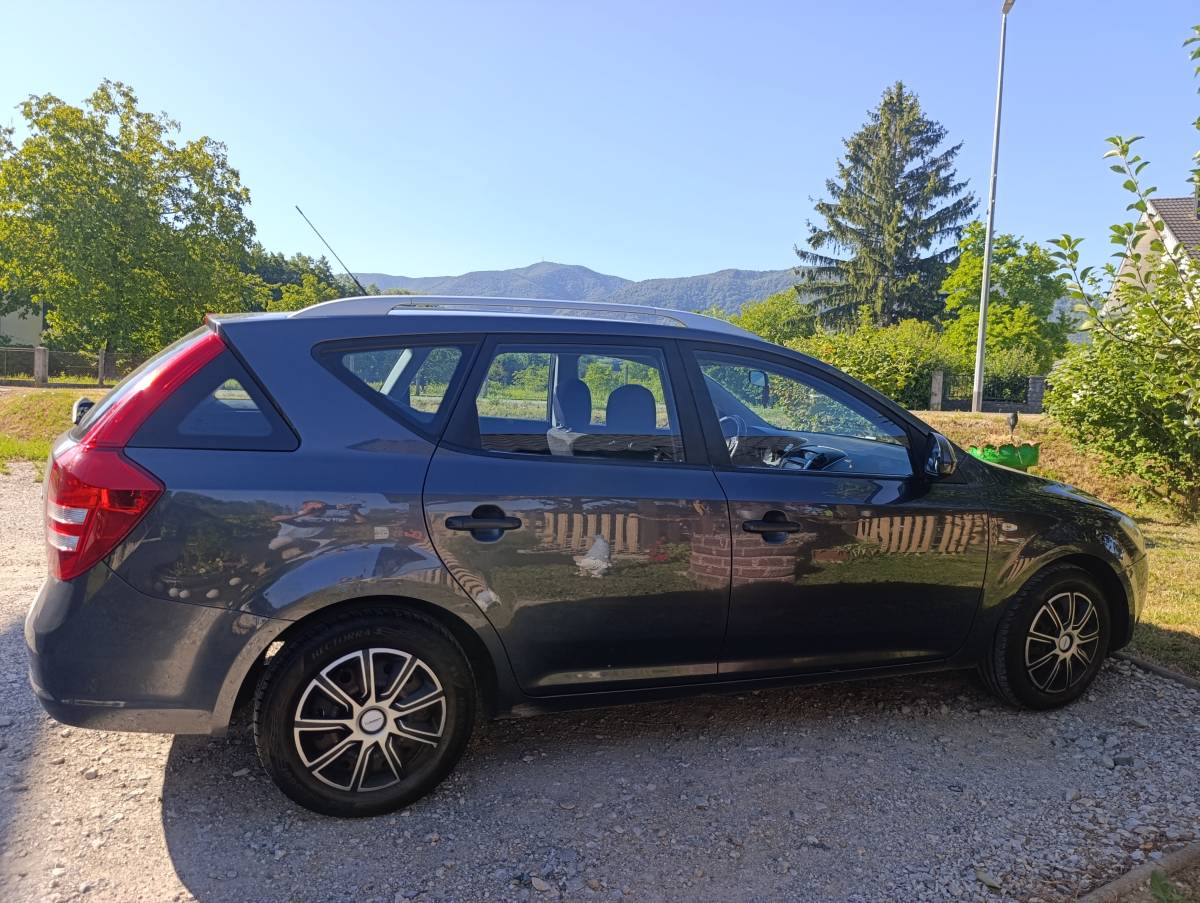 Kia ceed sw 1.4 80kw benzin 2009