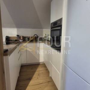 Klana, etaža - u naravi 140m2 2 stana