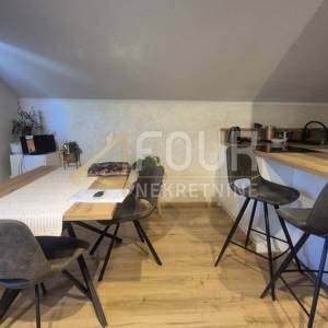 Klana, etaža - u naravi 140m2 2 stana