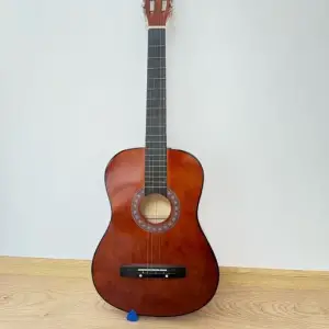 Klasična gitara za učenje/početnike (+ poklon trzalica) (čitaj opis)