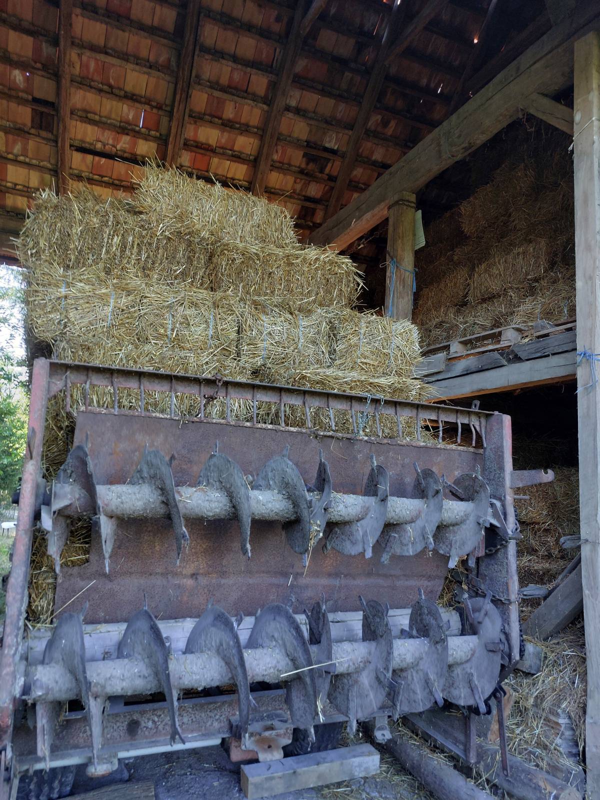 Kockaste bale slame
