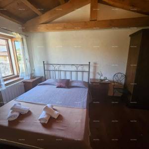 KOMPLEKS KAMENIH KUĆA S 5 STAMBENE JEDINICE – TINJAN