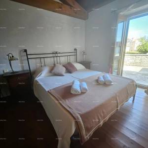 KOMPLEKS KAMENIH KUĆA S 5 STAMBENE JEDINICE – TINJAN