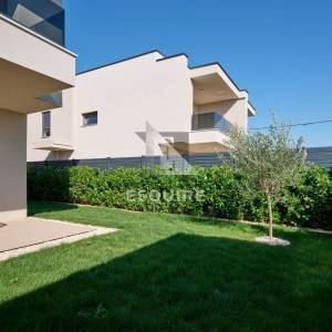 KOŽINO - Dvosoban apartman S2 s vrtom, potpuno opremljeno i namješteno - 87m2