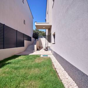KOŽINO - Dvosoban apartman S1 s vrtom, potpuno opremljeno i namješteno - 84m2