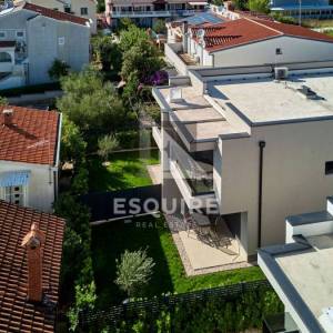 KOŽINO - Dvosoban apartman S1 s vrtom, potpuno opremljeno i namješteno - 84m2
