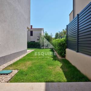 KOŽINO - Dvosoban apartman S1 s vrtom, potpuno opremljeno i namješteno - 84m2