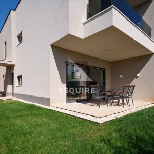 KOŽINO - Dvosoban apartman S1 s vrtom, potpuno opremljeno i namješteno - 84m2