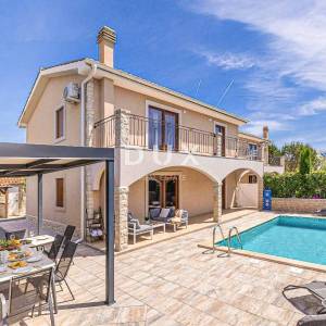 Krk, Linardići, dvojna kuća, 170 m2, bazen