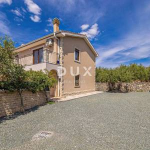 Krk, Linardići, dvojna kuća, 170 m2, bazen