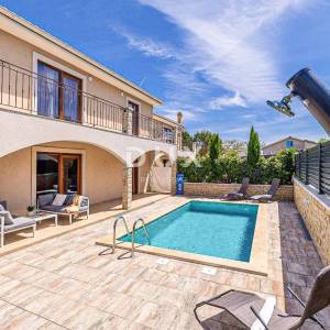 Krk, Linardići, dvojna kuća, 170 m2, bazen