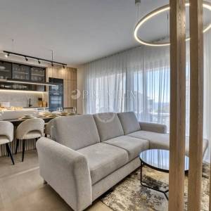 Krk, moderan apartman s bazenom i wellnessom, pogledom na more!
