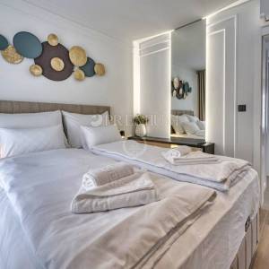 Krk, moderan apartman s bazenom i wellnessom, pogledom na more!