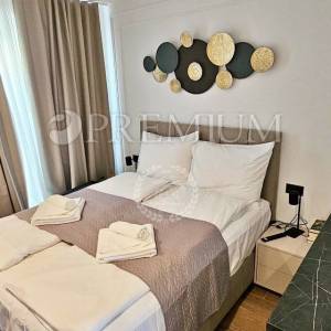 Krk, moderan apartman s bazenom i wellnessom, pogledom na more!