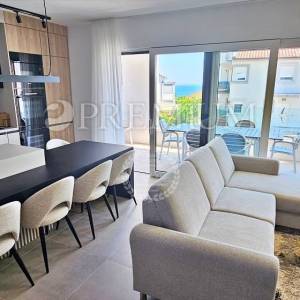 Krk, moderan apartman s bazenom i wellnessom, pogledom na more!