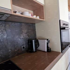 KRNICA, Istarska kamena kuća 170 m² s 2 apartmana, stanom i velikim dvorištem