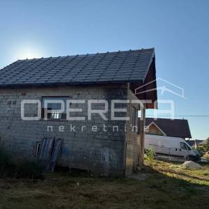 Kuća 130 m2 (za adaptaciju) u Novoj Vesi
