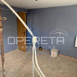 Kuća 130 m2 (za adaptaciju) u Novoj Vesi