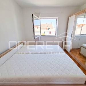 Kuća s 2 stana i dvorištem, 120m od mora- Brodarica- Šibenik