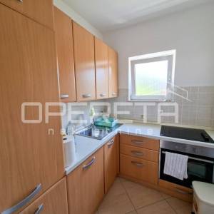 Kuća s 2 stana i dvorištem, 120m od mora- Brodarica- Šibenik