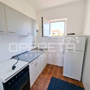 Kuća s 2 stana i dvorištem, 120m od mora- Brodarica- Šibenik