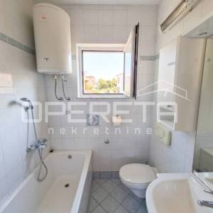 Kuća s 2 stana i dvorištem, 120m od mora- Brodarica- Šibenik