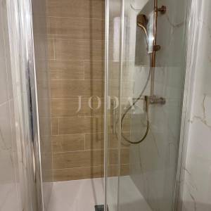 KUĆA S DVA STANA, VELIKOM TERASOM I JACUZZIJEM – NOVI VINODOLSKI