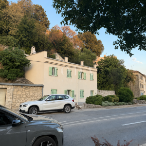 KUĆA S DVA STANA, VELIKOM TERASOM I JACUZZIJEM – NOVI VINODOLSKI