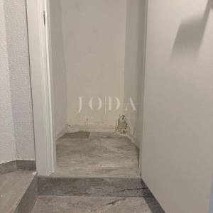 KUĆA S DVA STANA, VELIKOM TERASOM I JACUZZIJEM – NOVI VINODOLSKI